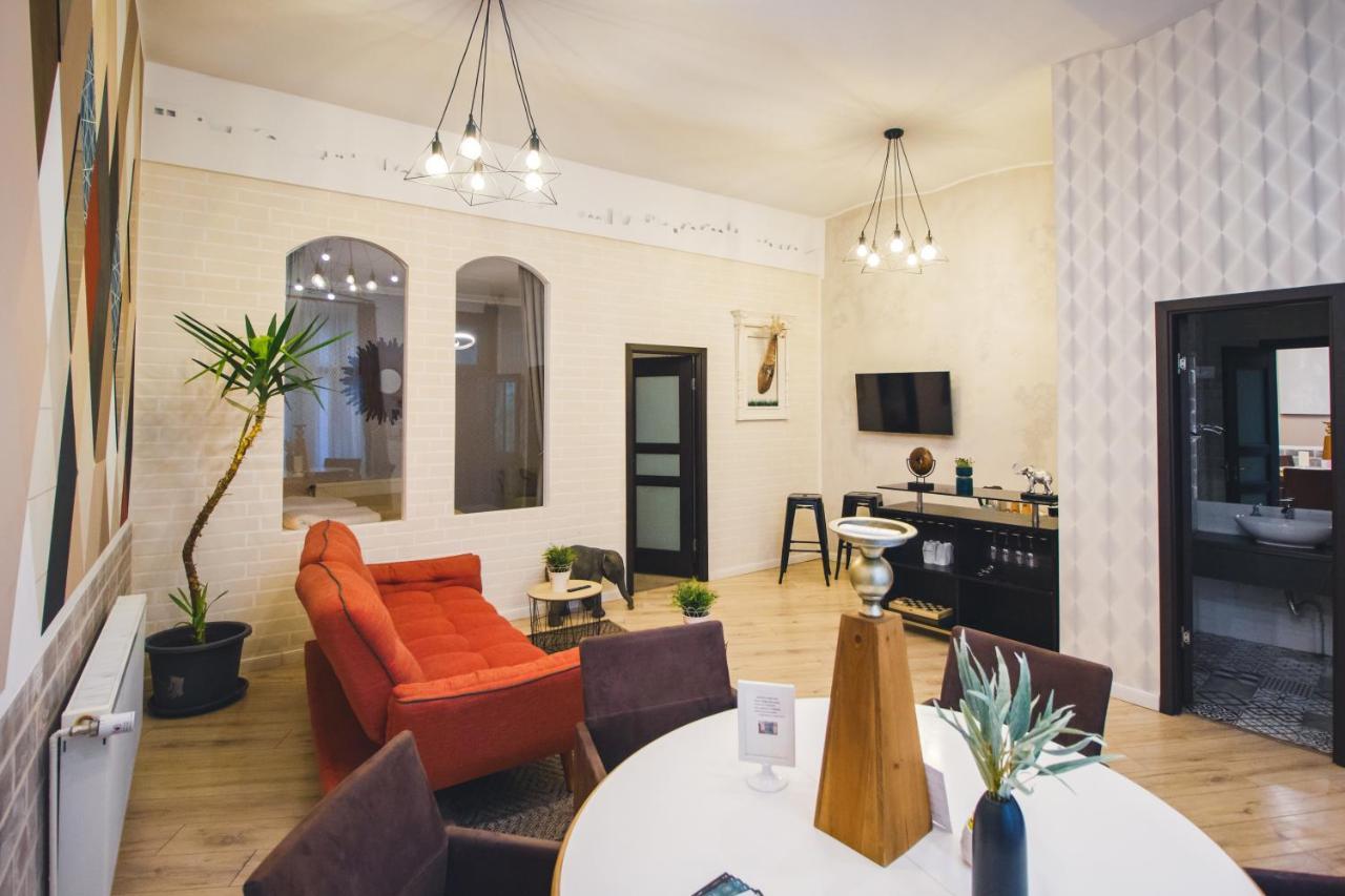 Rabbit Hole Bed & Breakfast Sibiu Exterior photo