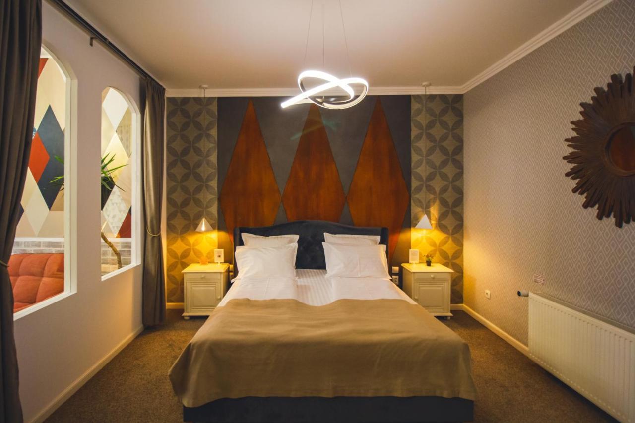Rabbit Hole Bed & Breakfast Sibiu Exterior photo