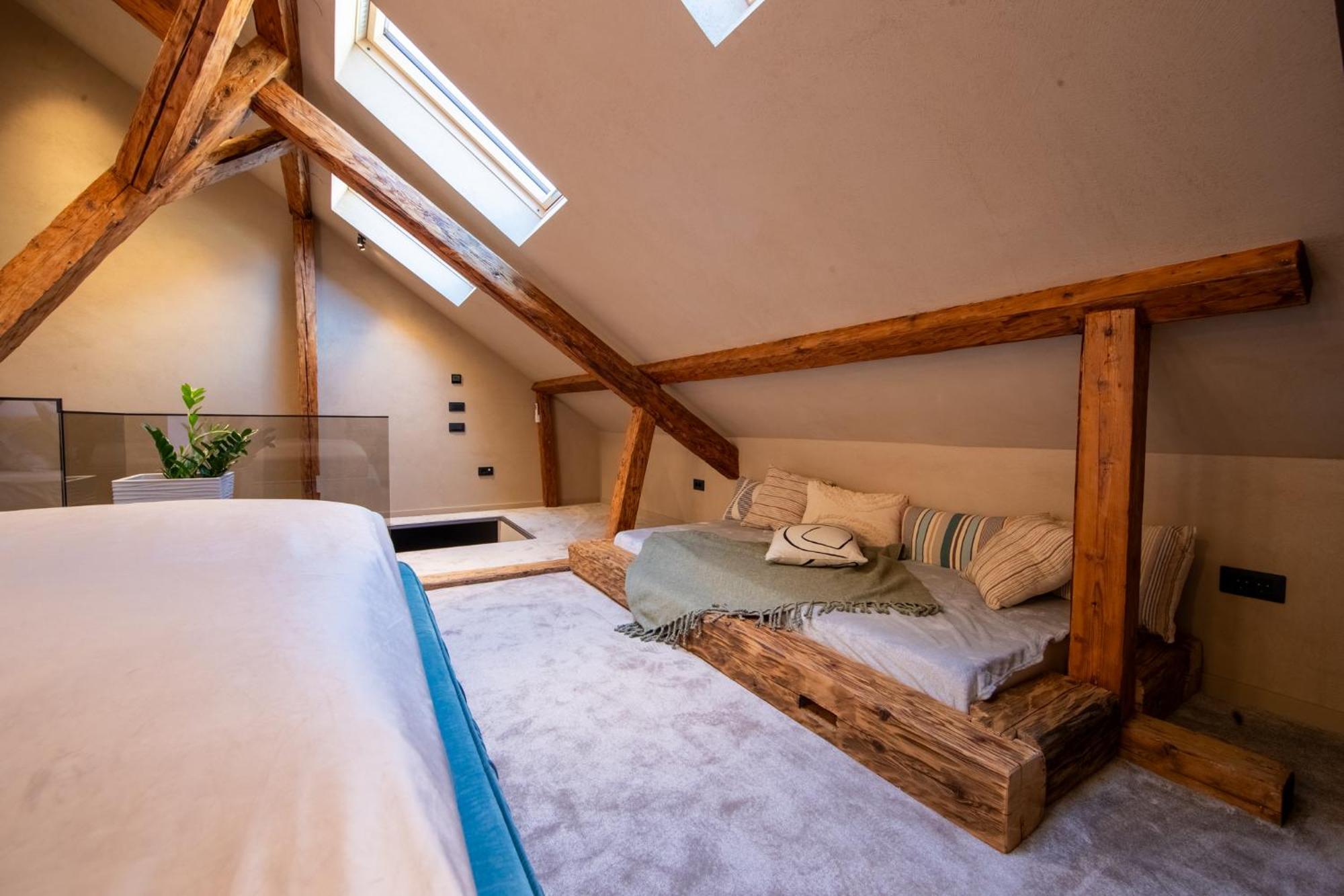 Rabbit Hole Bed & Breakfast Sibiu Exterior photo