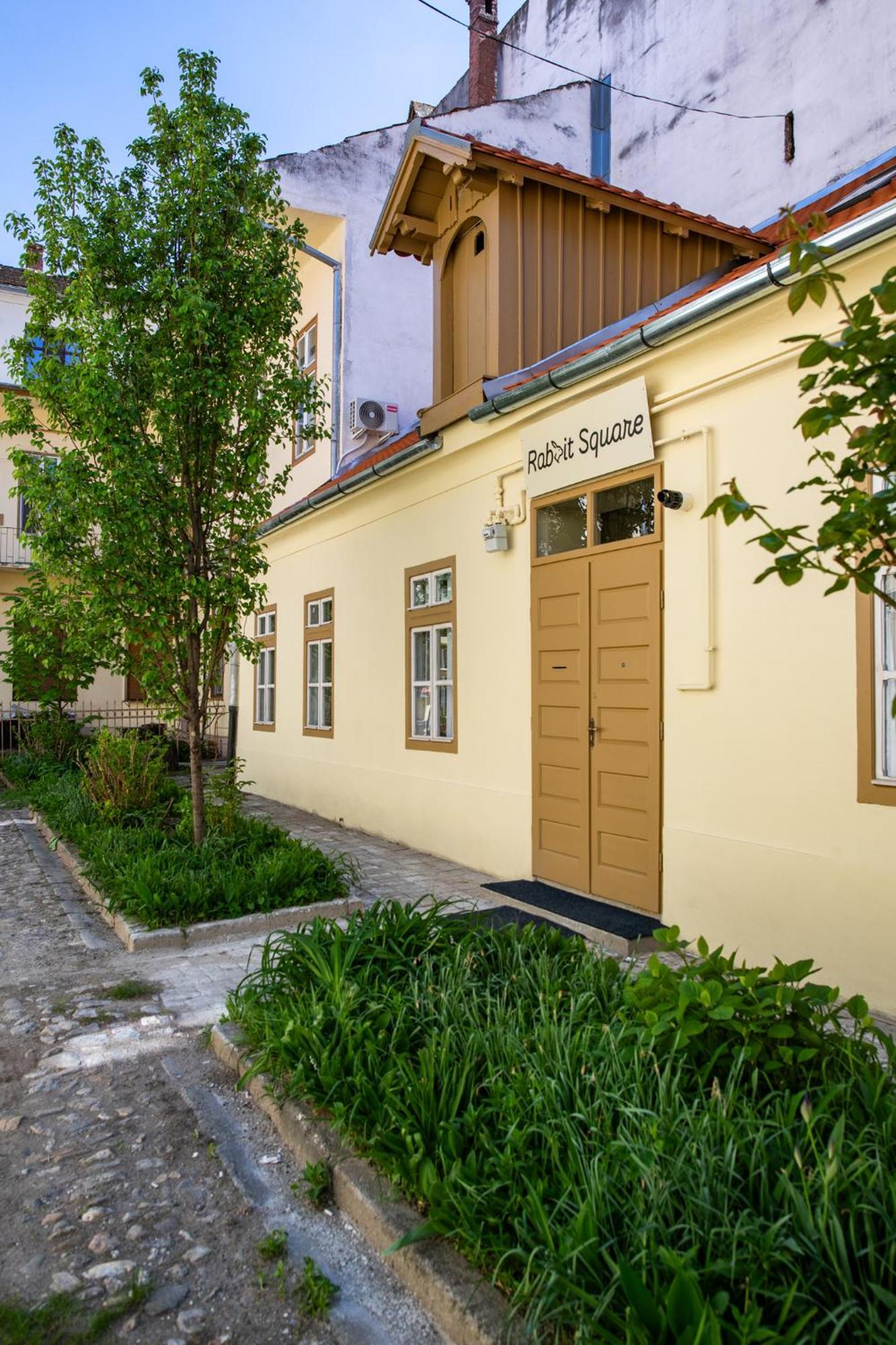 Rabbit Hole Bed & Breakfast Sibiu Exterior photo